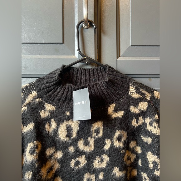 Cheetah Leopard Sweater - Picture 3 of 4
